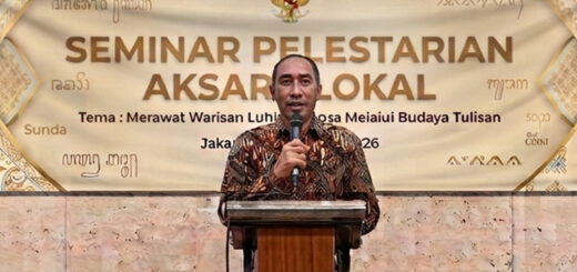 Tomi menjadi narasumber tentang Aksara Gholiks di Seminar Pelestarian Aksara Lokal