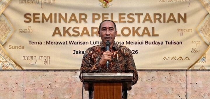 Tomi menjadi narasumber tentang Aksara Gholiks di Seminar Pelestarian Aksara Lokal